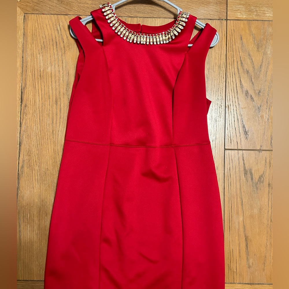 S T U N N I N G Satin ❤️‍🔥Red❤️‍🔥 Worthington Dress with Gold Embellishments